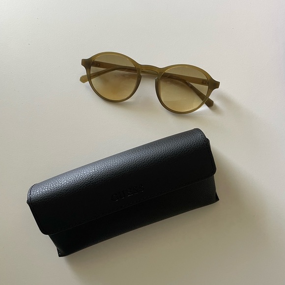 NEW GUESS Olive Round Sunglasses - Picture 1 of 1